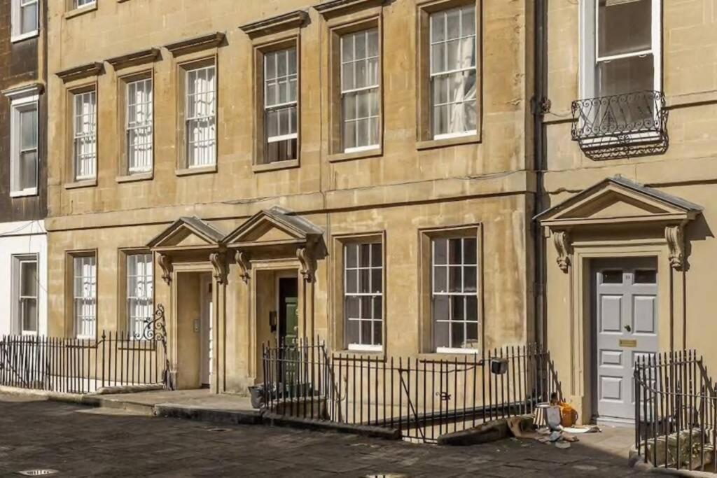 Georgian Apartment Located In The Center Of Bath. Zewnętrze zdjęcie