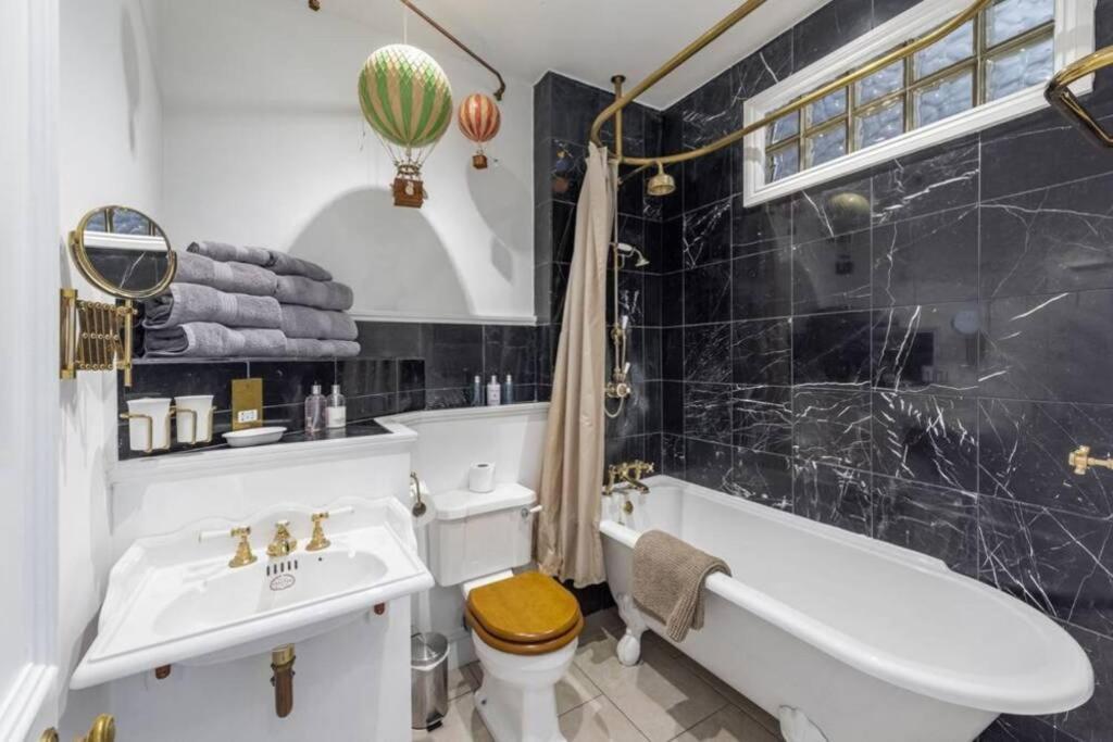 Georgian Apartment Located In The Center Of Bath. Zewnętrze zdjęcie